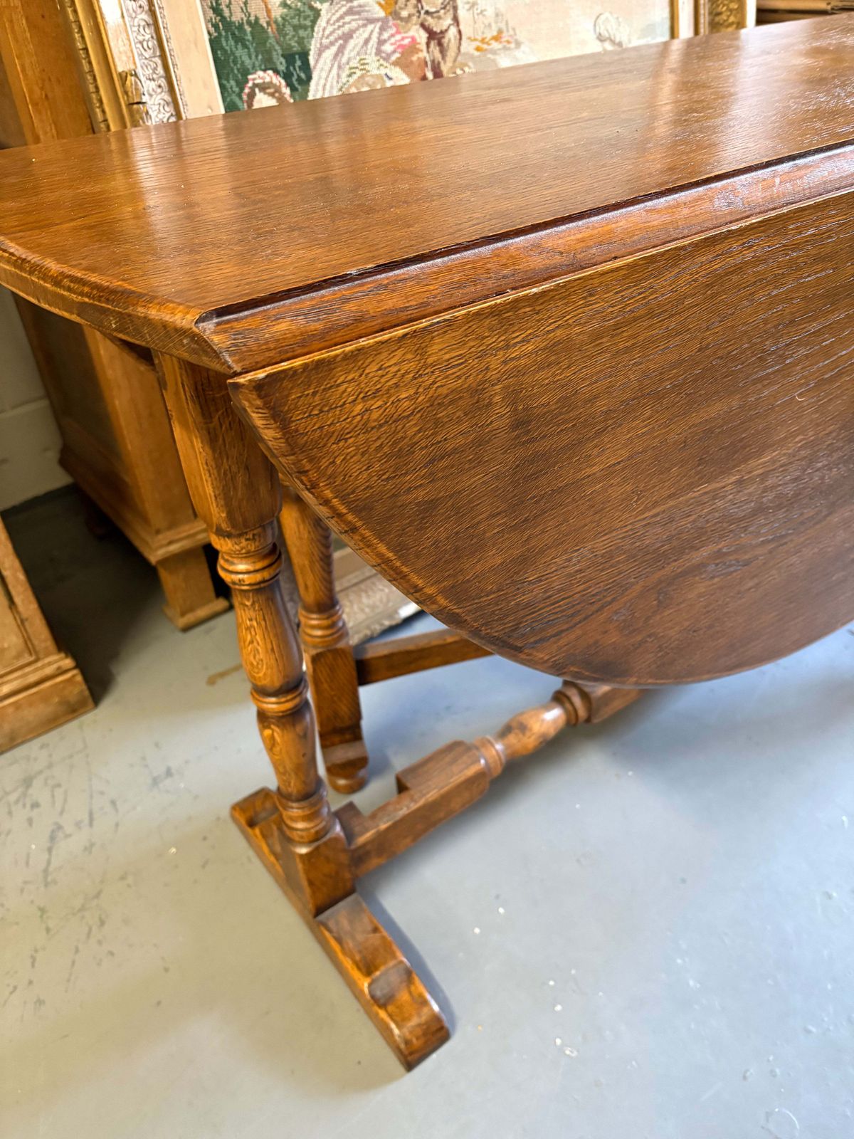 Early 20th Century Oak Gate Leg Dining Table   Oval Top On Twin Gate Turned Legs photo for sale
