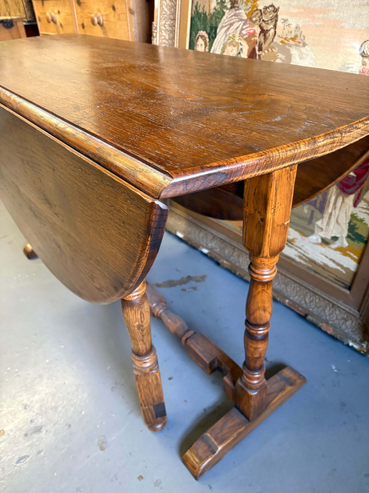 Early 20th Century Oak Gate Leg Dining Table   Oval Top On Twin Gate Turned Legs photo 285.0