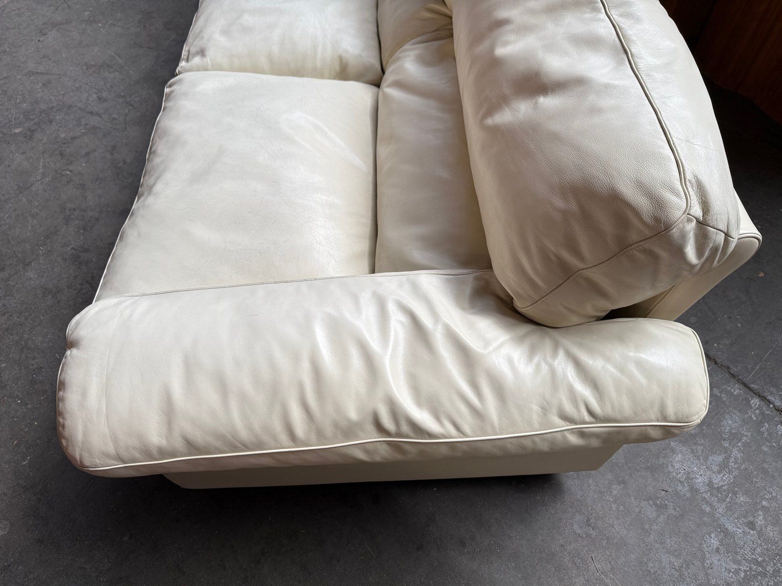 Cream Leather Sofa By Tito Agnoli For Poltrona Frau, 1980s photo buy
