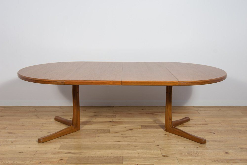 photo furniture Mid Century Round Extendable Dining Table In Teak From McIntosh, United Knigdom, 1960s