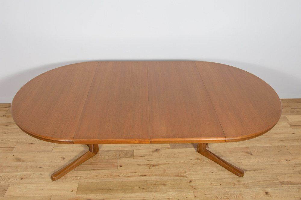 photo vinterior Mid Century Round Extendable Dining Table In Teak From McIntosh, United Knigdom, 1960s
