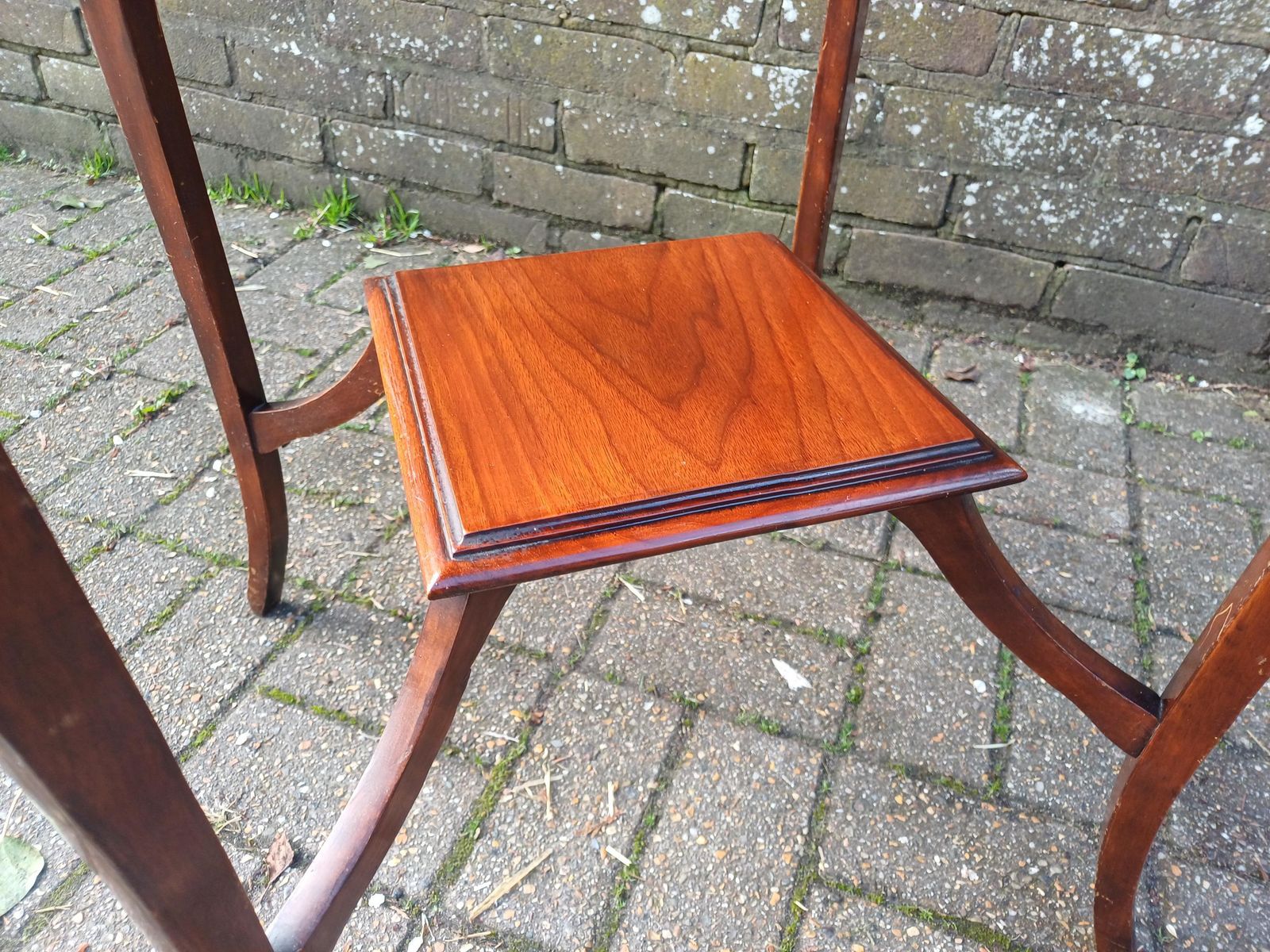 photo furniture Antique Late Victorian Edwardian Solid Mahogany Side Table Elegant Occasional Table With Shelf Beautiful Grain Quality English Furniture