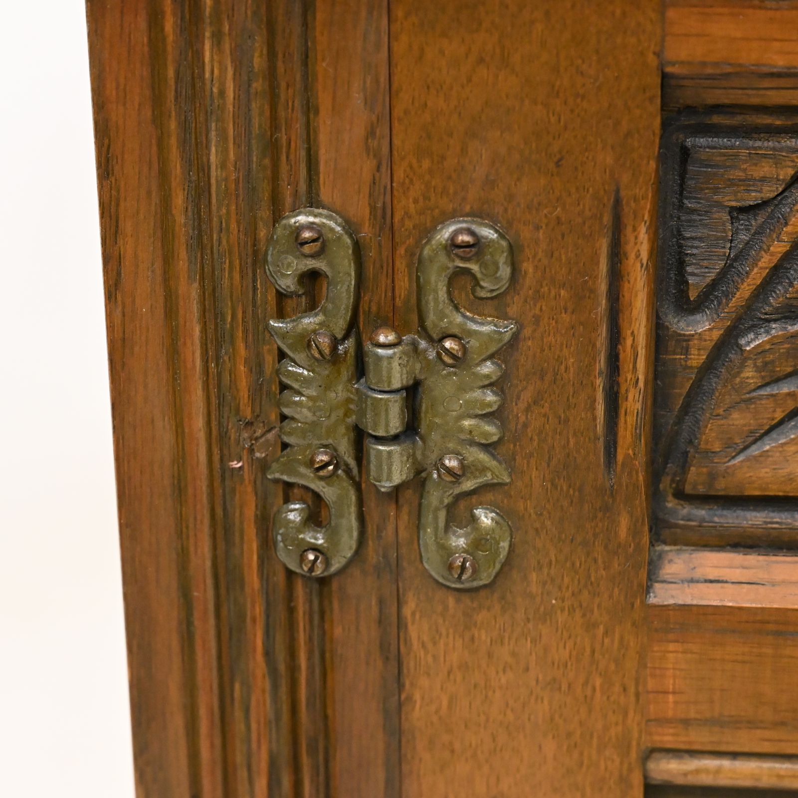 photo buy Old Charm Oak Dresser In Light Oak Finish Tudor Style 4ft 6" W Free Uk* Delivery