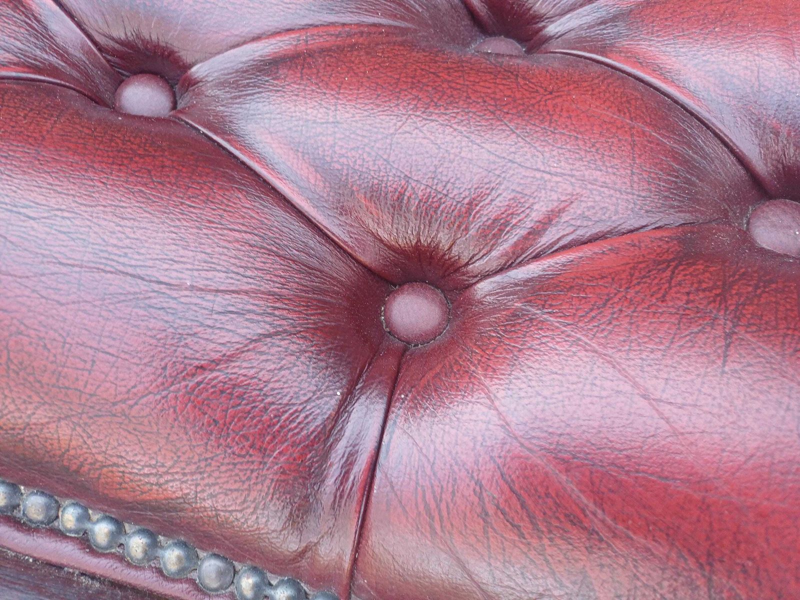 photo furniture Vintage 1980s Mahogany Style Buttoned Footstool – Red Tufted Upholstery, Brass Stud Detail, Sturdy Repro Classic