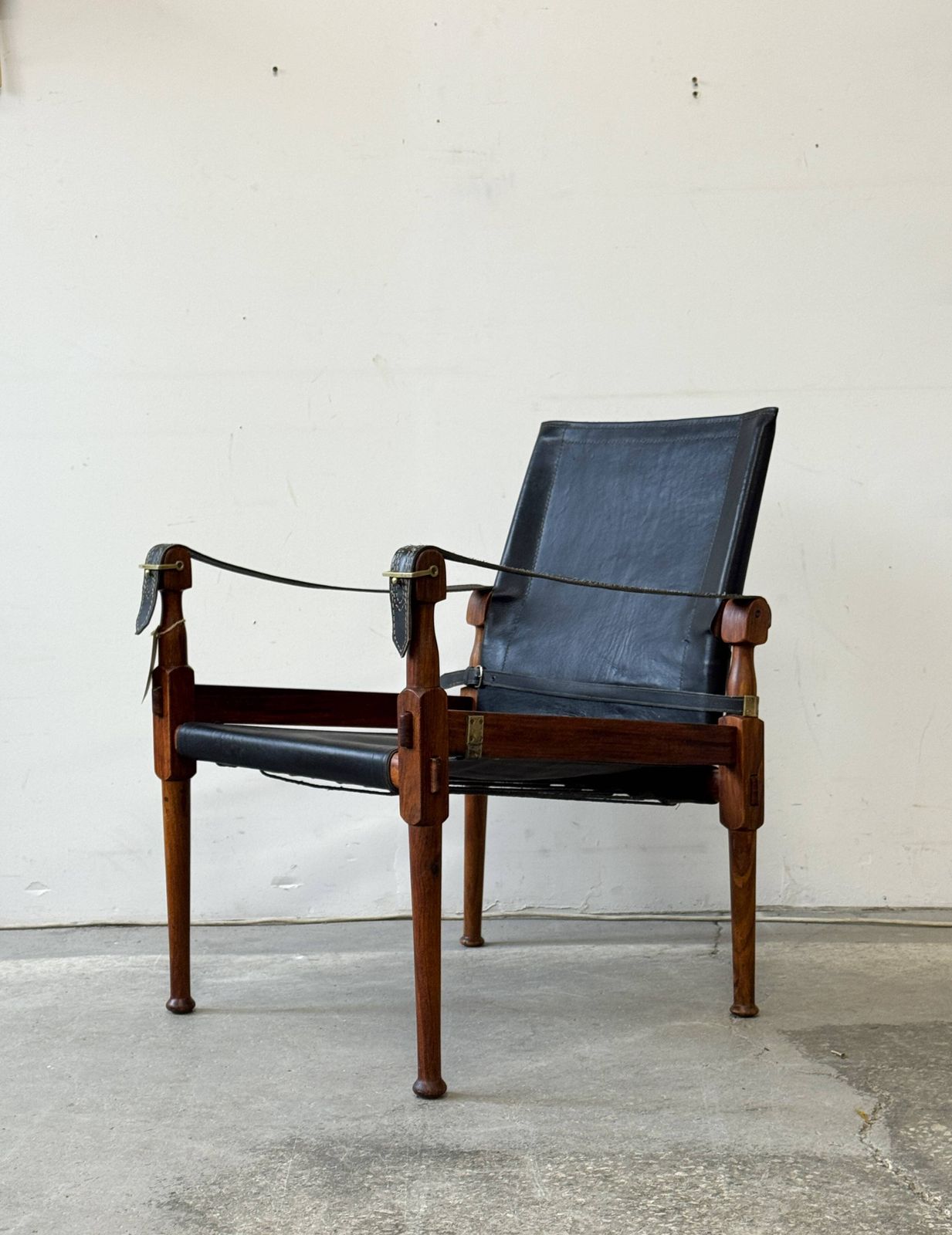 Safari Armchair M. Hayat And Bros Pakistan 1970s Vintage photo Furniture