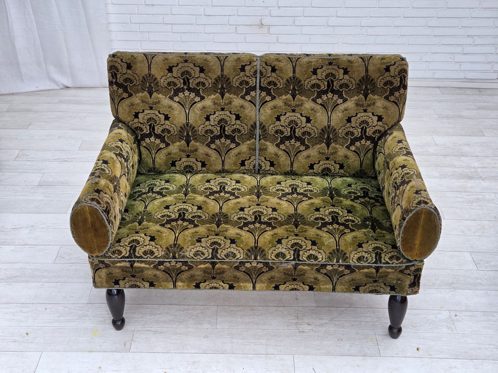 photo furniture 1930s, Danish 2 Seater Drop Arm Daybed/Sofa, Green Furniture Velour.