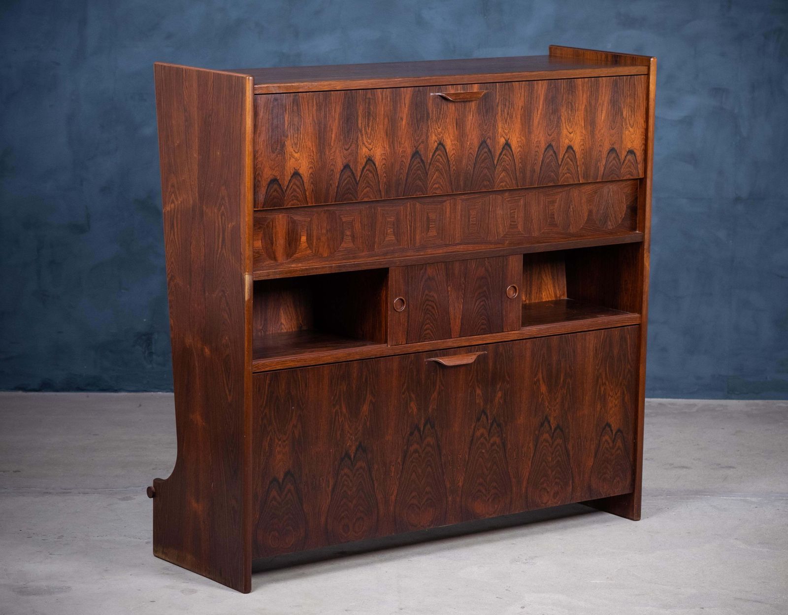 photo furniture Bar Cabinet In Rosewood By Johannes Andersen For Skaaning & Son, 1960s