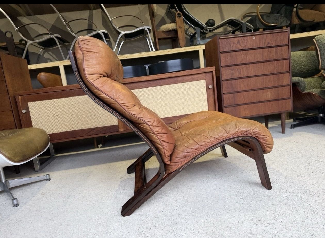 photo buy Mid Century Norwegian Tan Leather Lounge Chair By Oddvin Rykken