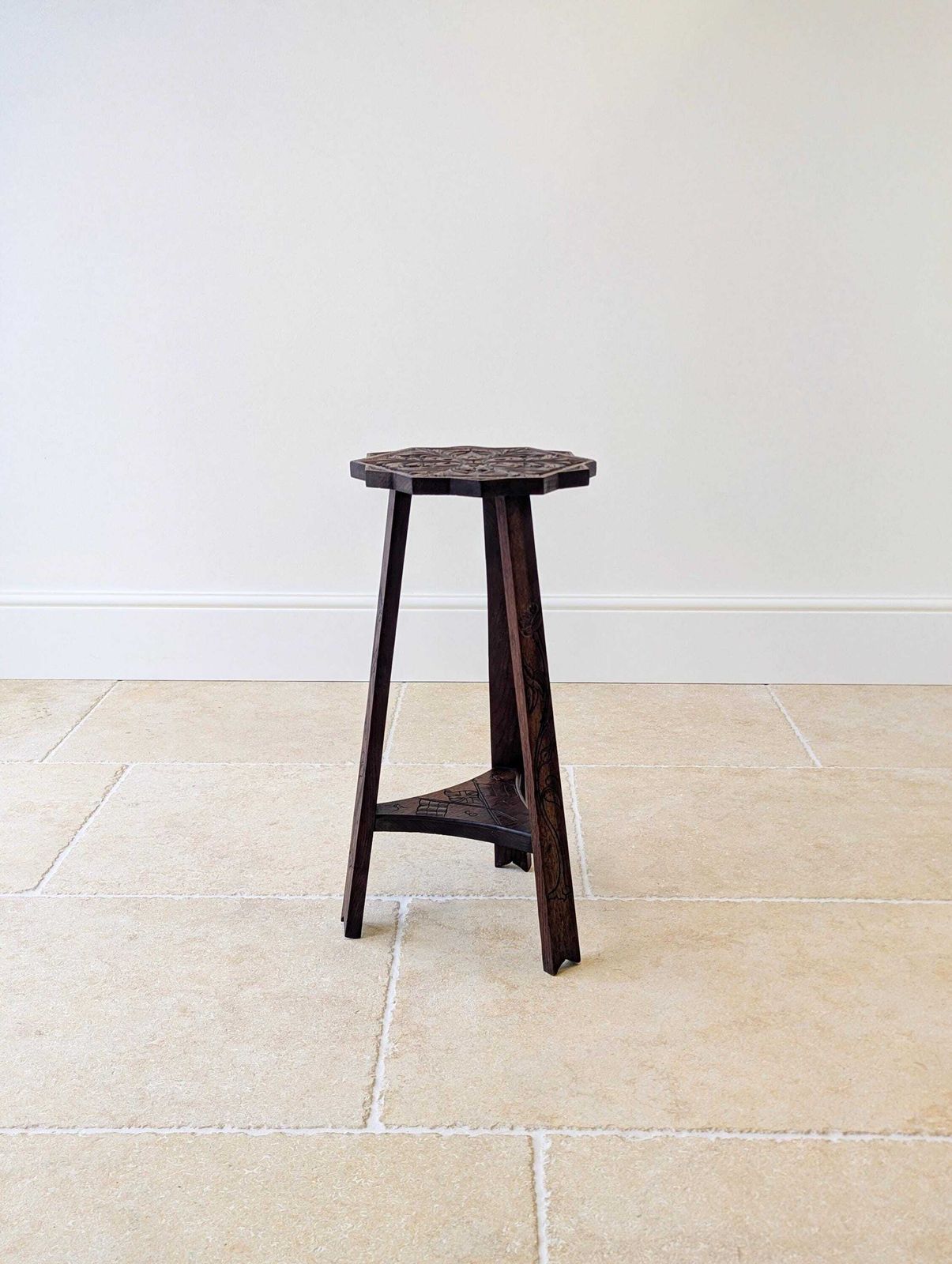 photo vintage Antique Early 20th Century Carved Oak Commemorative Occasional Table C.1920