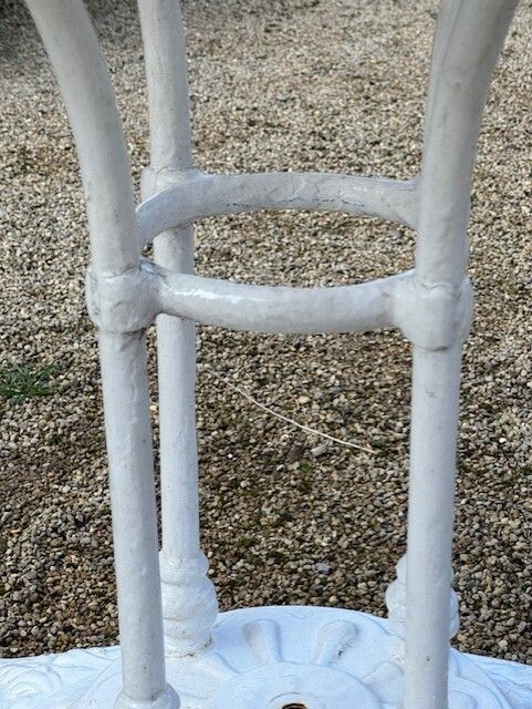 photo furniture Set Of White Cast Iron Circular French Garden Table & Four Matching Chairs