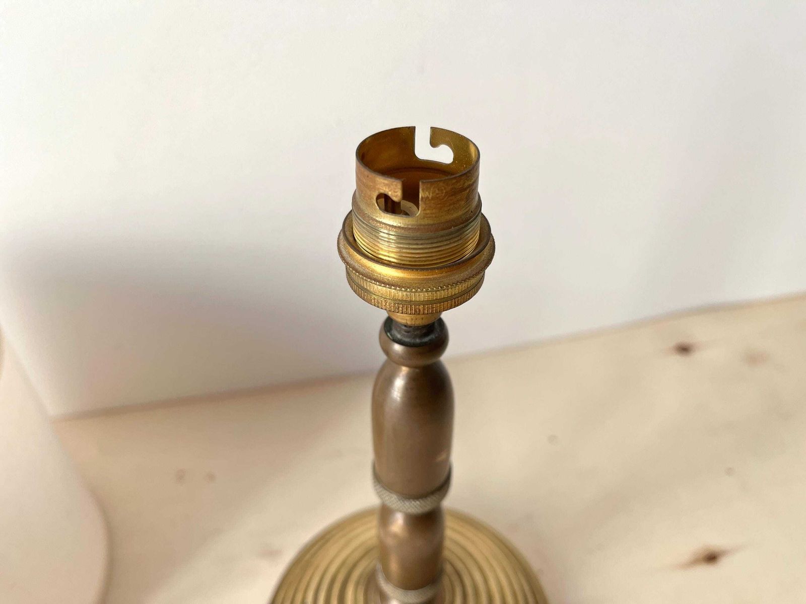 photo furniture 50s "Acorns" Bronze Lamp, Vintage Modernist Lighting, Midcentury Hollywood Regency Lamp