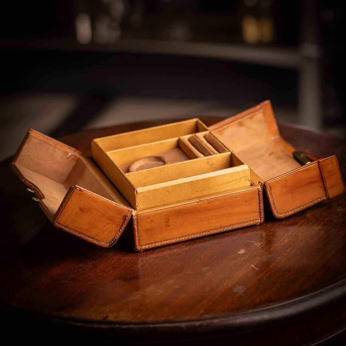 Antique 20th Century Victorian Leather & Brass Jewellery Case C.1900 photo furniture