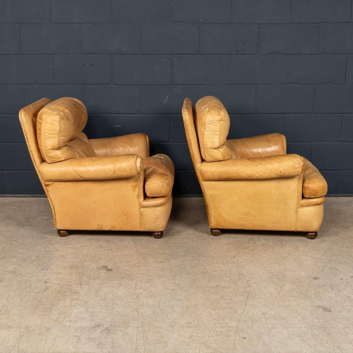 Vintage 20thc Italian Pair Of Tan Leather Armchairs By Poltrona Frau C.1970 photo vinterior