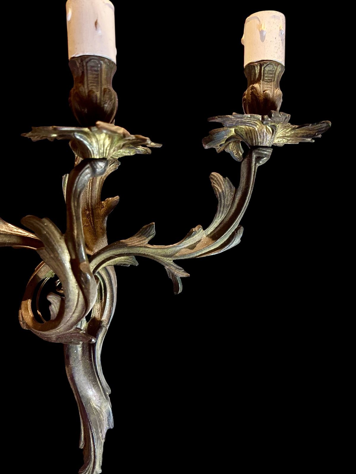 A Set Of 4 French Triple Arm Antique Brass Wall Lights photo vinterior