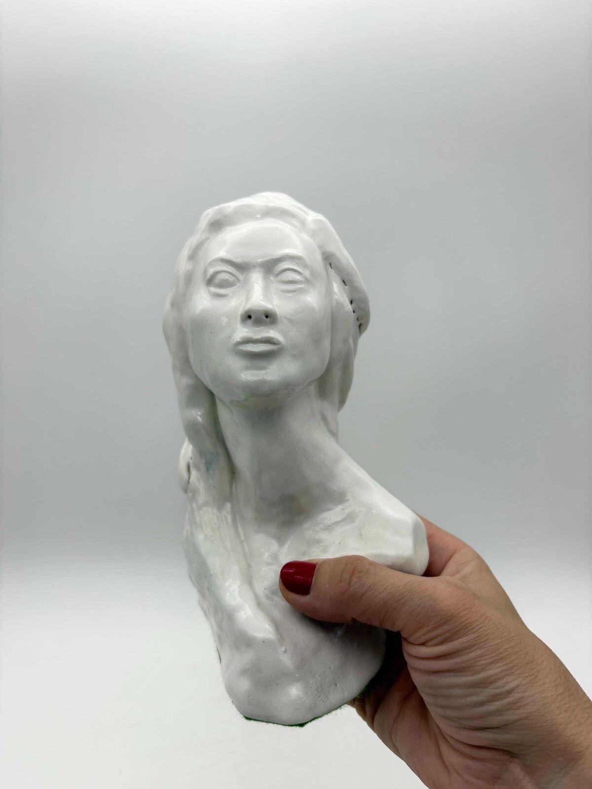 photo vinterior Vintage White Cast Plater Female Bust Sculpture, Modern Woman Head Statue, Medium Size Woman Figurine.