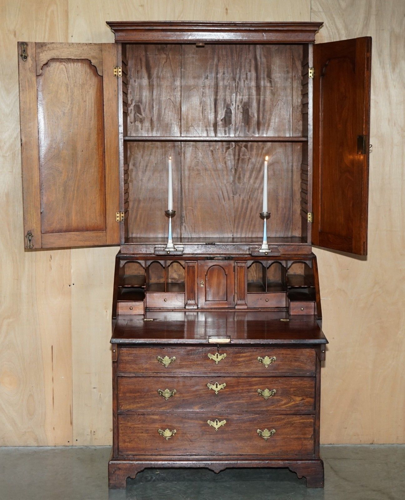 photo vinterior George III Circa 1760 American Colonial Camphor Wood Library Bureau Bookcase