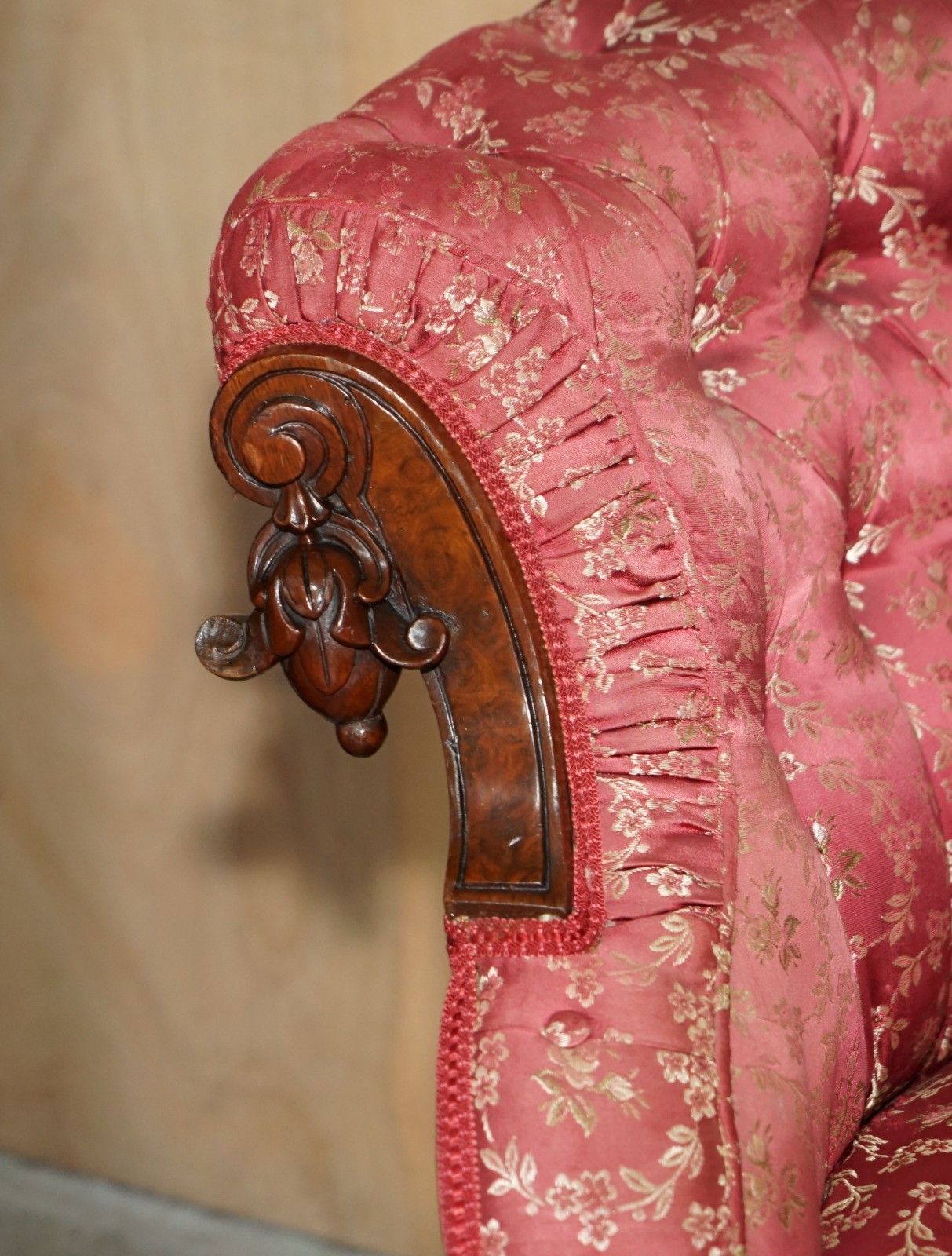 Antique Victorian Flamed Mahogany Lion Carved Sofa Or Settee Part Of A Suite photo vintage
