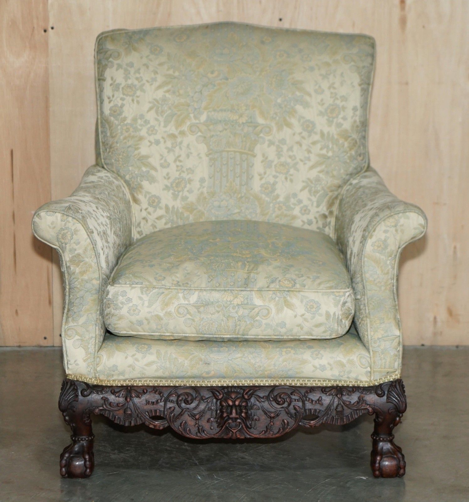 Sublime Antique Victorian Carved Claw & Ball Feet Show Framed Mahogany Armchair photo for sale