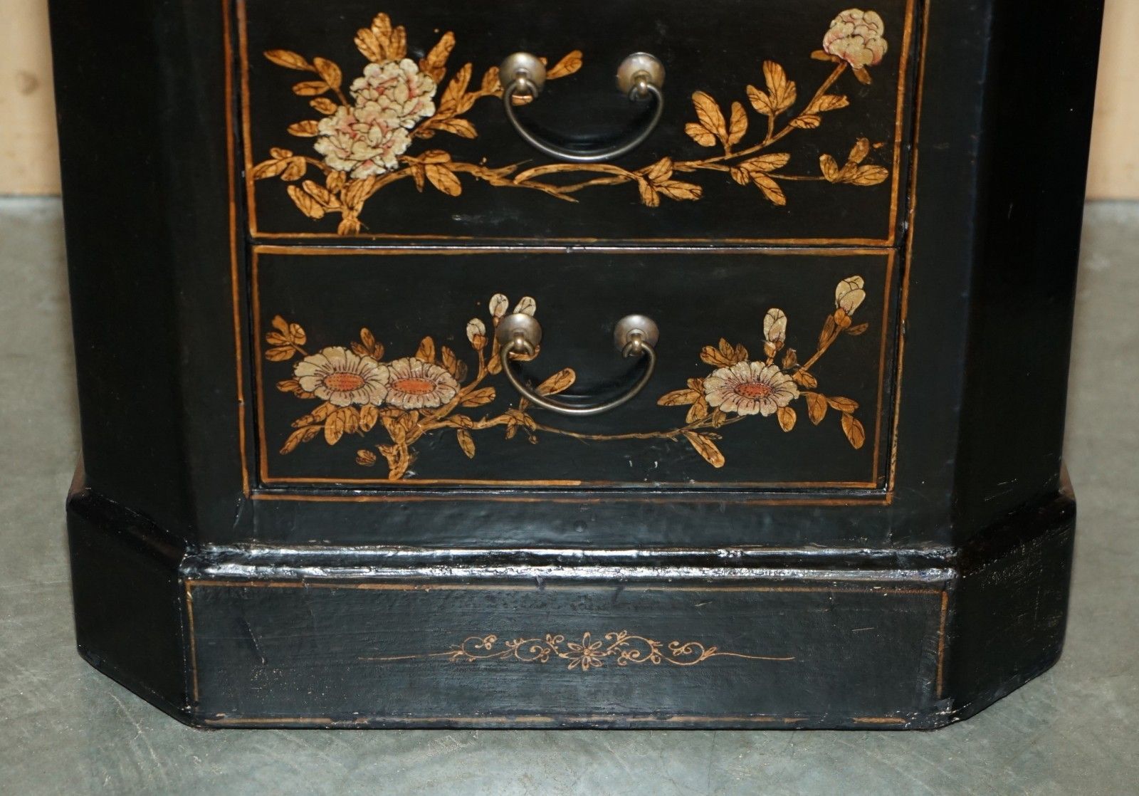 photo for sale Pair Of Antique Cir 1920 Chinese Chinoiserie Lacquered & Gilt Nightstand Tables