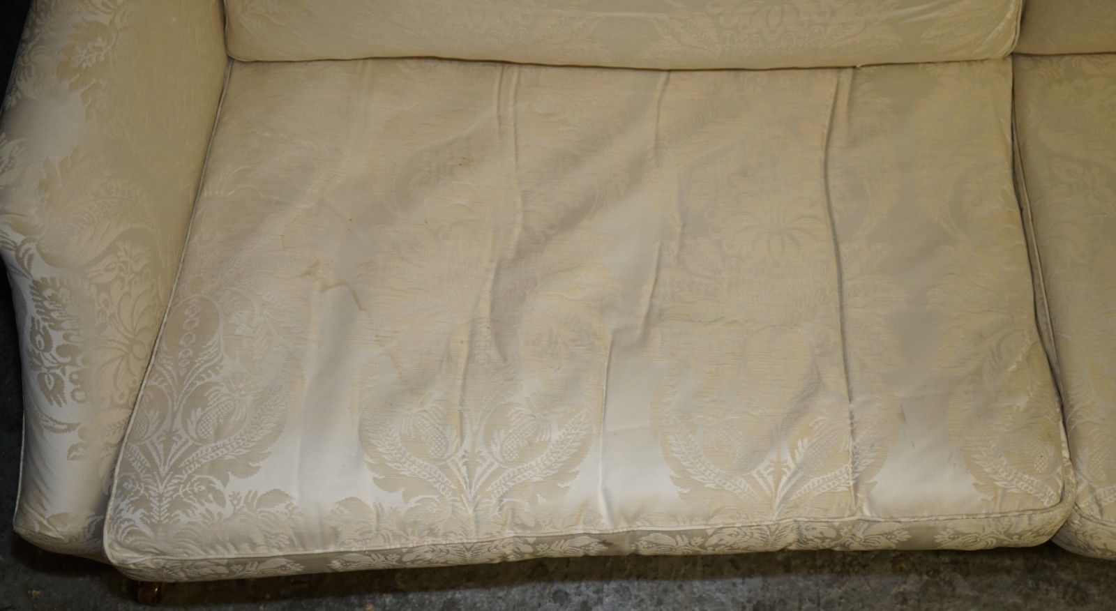 photo furniture Rrp £8,985 Duresta Hornblower 3 4 Seat Knoll Sofa Which Is Part Of A Large Suite