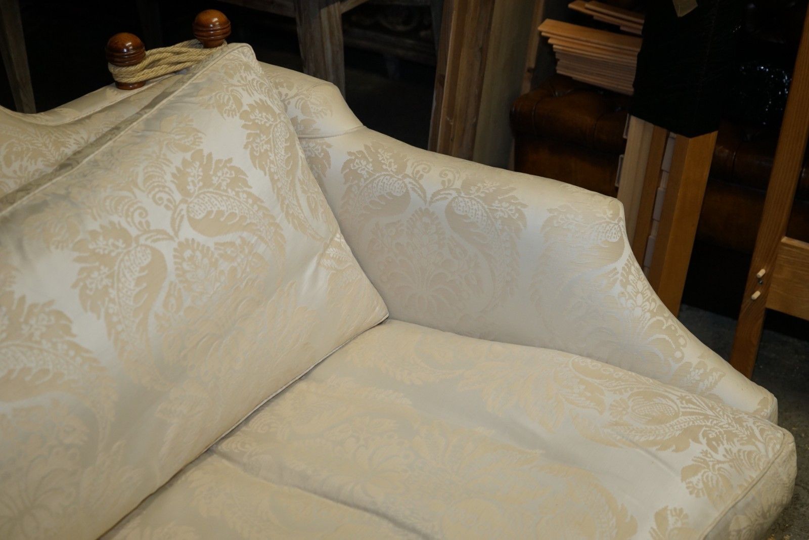 2950.0 Rrp £8,985 Duresta Hornblower 3 4 Seat Knoll Sofa Which Is Part Of A Large Suite photo