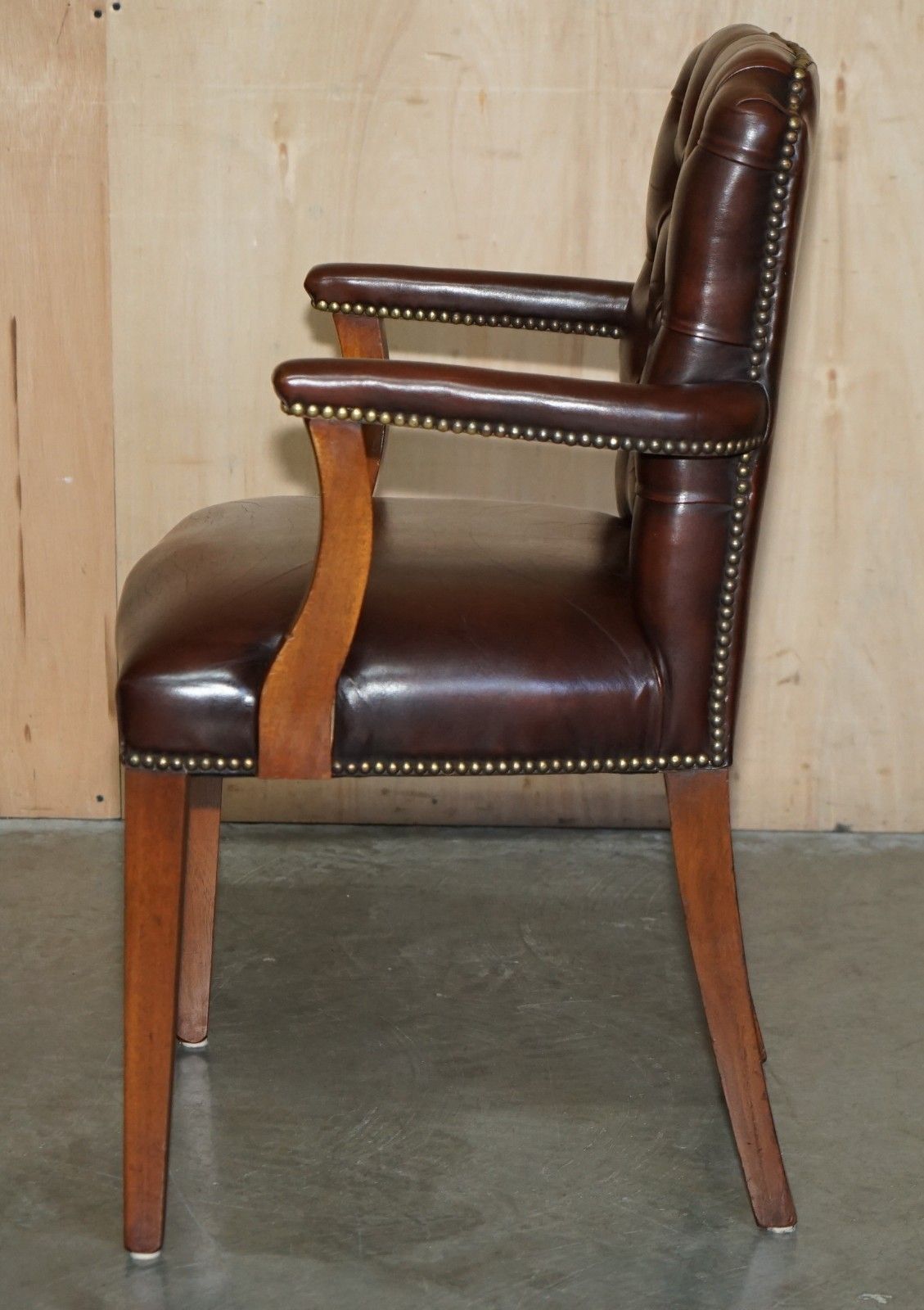 photo vintage George II Style Chesterfield Brown Leather Gainsborough Carver Office Armchair