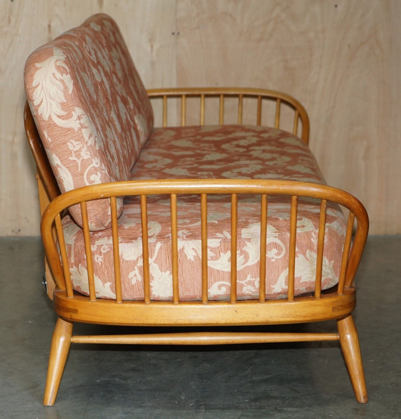 2750.0 Luxury Designer Ercol Windsor Studio 355 Sofa Daybed Blonde Wood Part Of A Suite photo