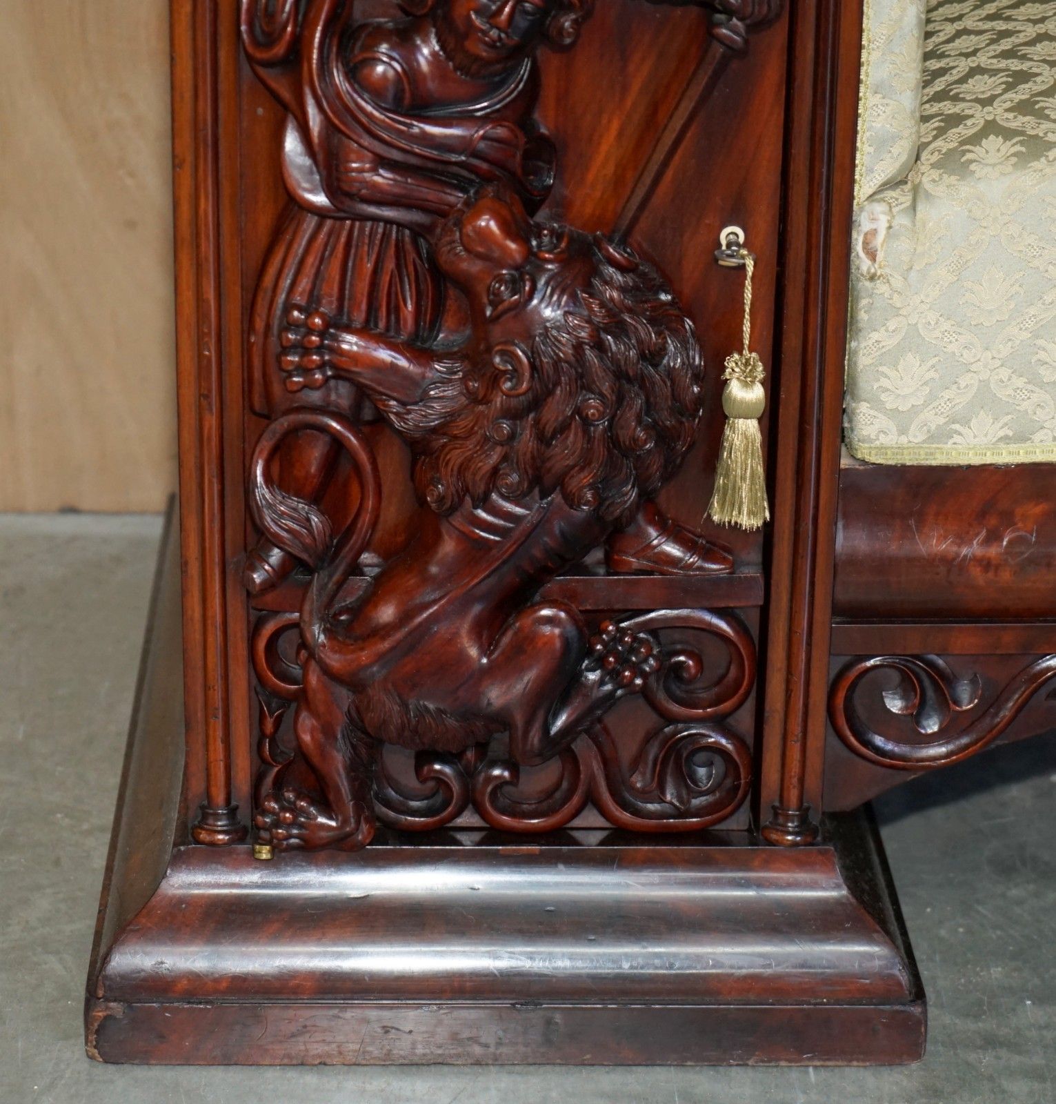 Restored Flamed Mahogany Lion Carved Antique William IV Sofa Cupboard Lock Arms photo vinterior
