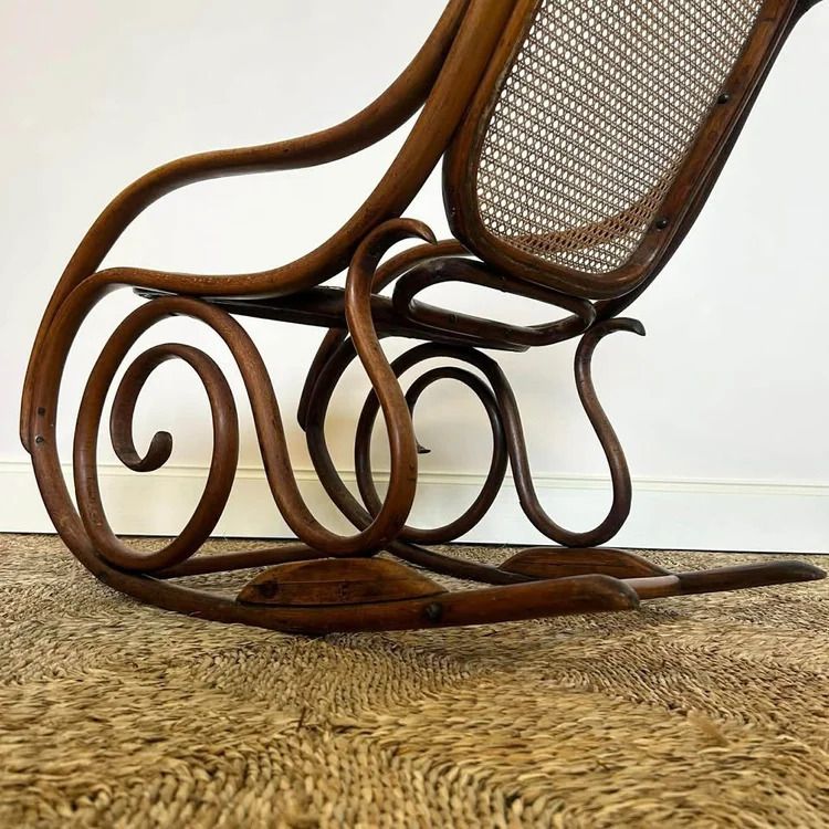 Thonet N0.10 Bentwood Rocking Chair photo 300.0