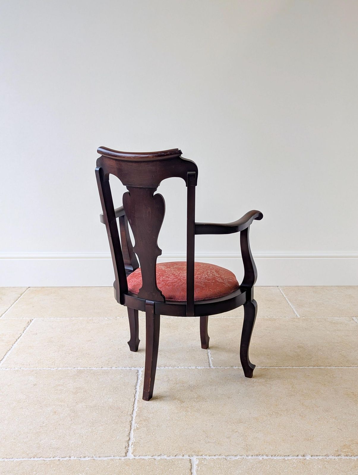 645.0 Antique Georgian Mahogany Open Armchair C.1750 photo