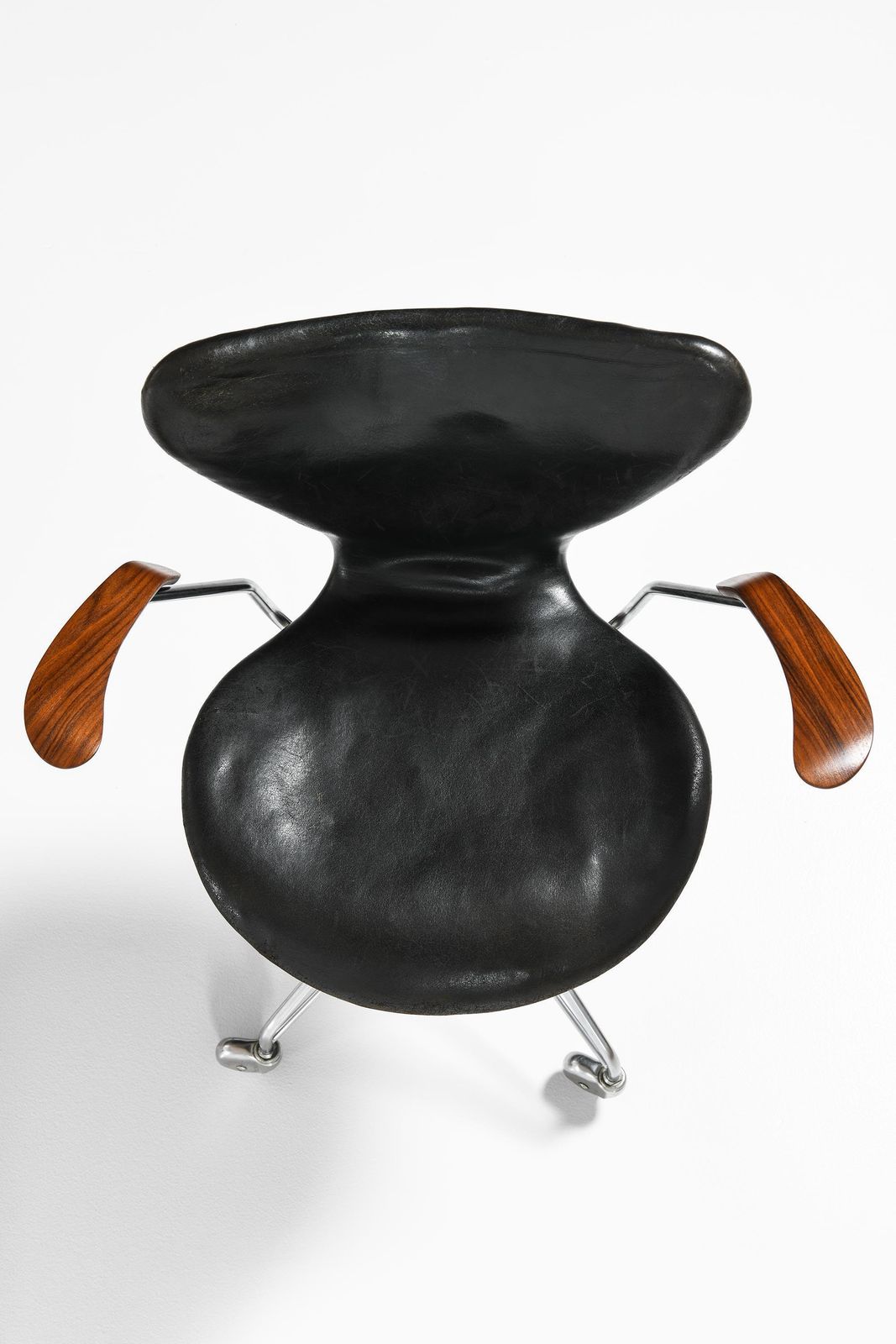 photo furniture Office Chair In Leather, Steel And Rosewood By Arne Jacobsen, 1967