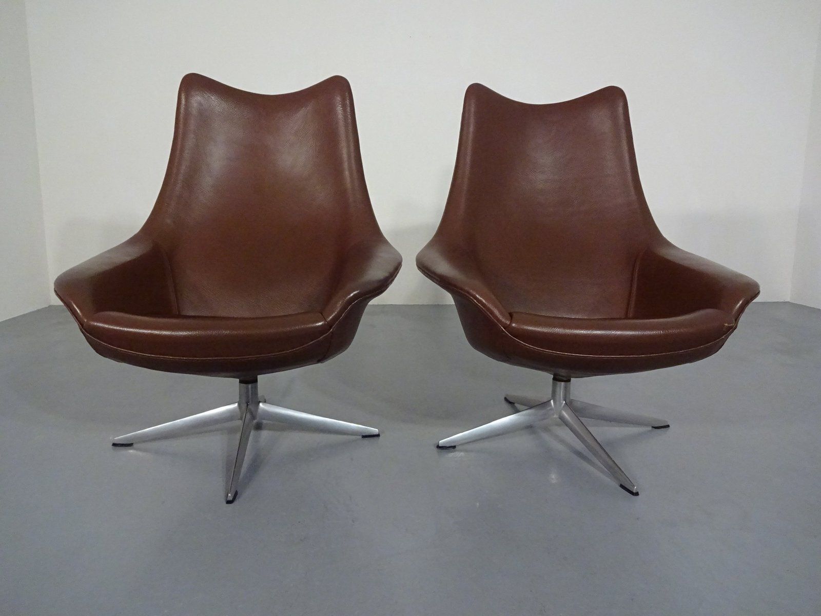 Danish Pirouette Swivel Chair In Leather By H. W. Klein For Bramin, 1960s photo furniture