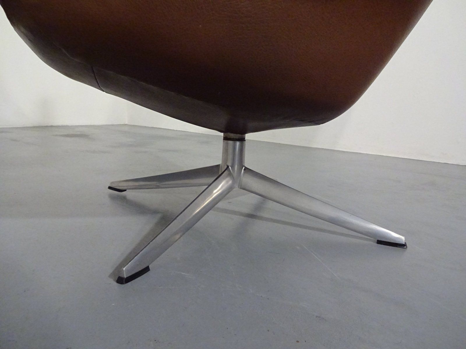 photo buy Danish Pirouette Swivel Chair In Leather By H. W. Klein For Bramin, 1960s