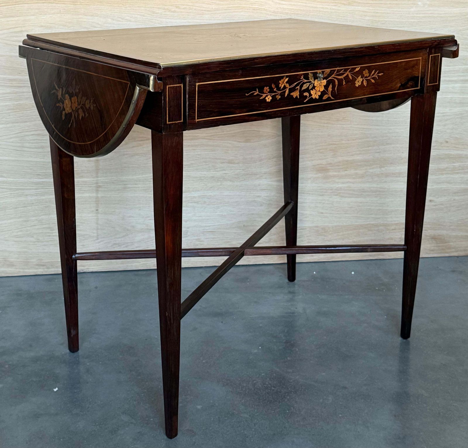 Bureau à abattants en noyer avec marqueterie, style classique italien photo 3230.0