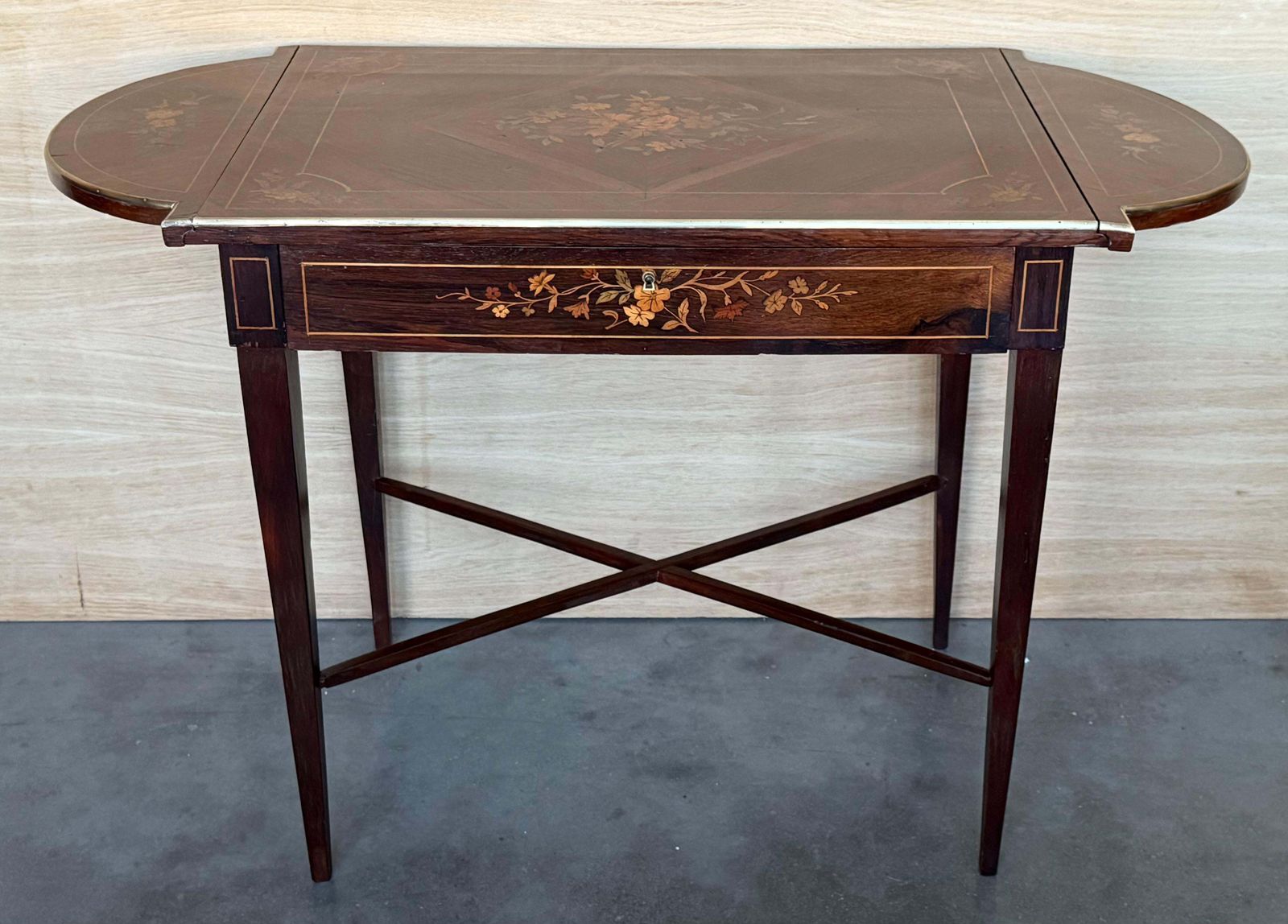 Mobilier Bureau à abattants en noyer avec marqueterie, style classique italien photo
