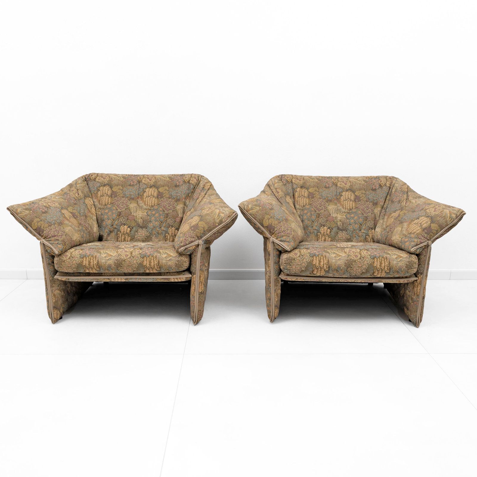 Pair Of Jacquard Fabric Armchairs, Mario Bellini, "Le Stelle" B&B Italia, 1970 photo furniture