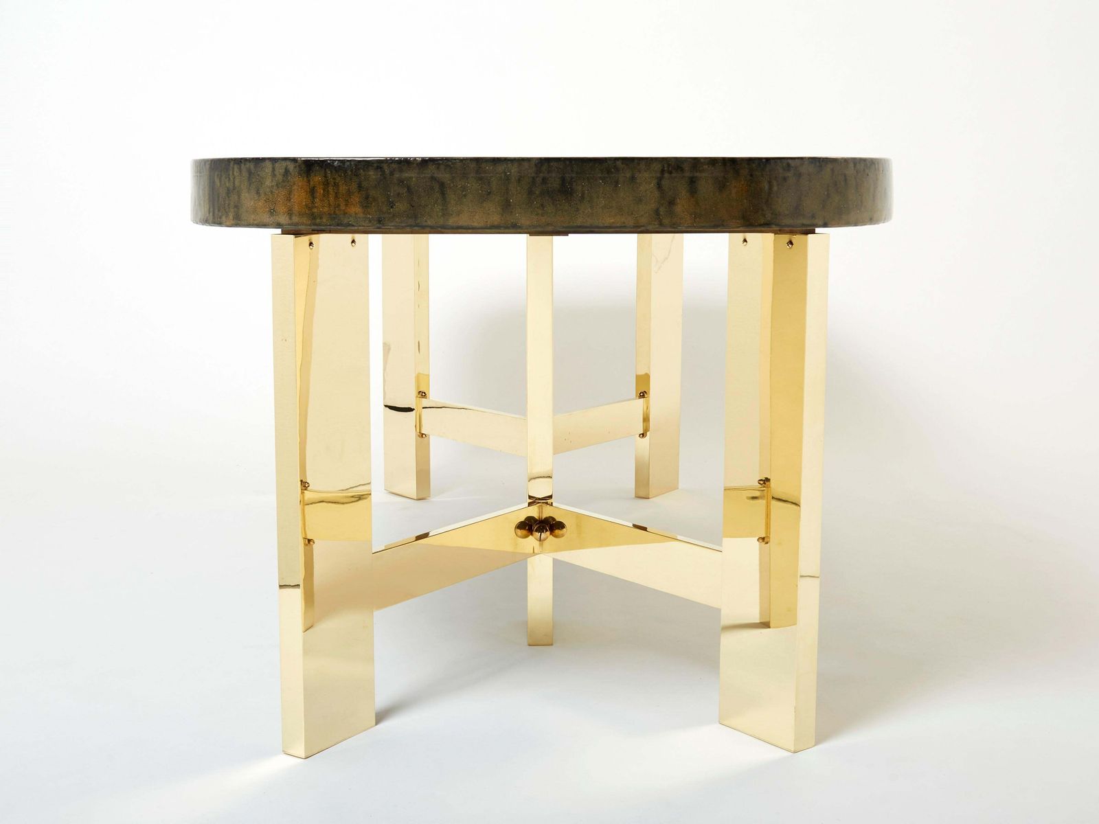 Table à manger brutaliste belge en résine et laiton, 1970 photo buy