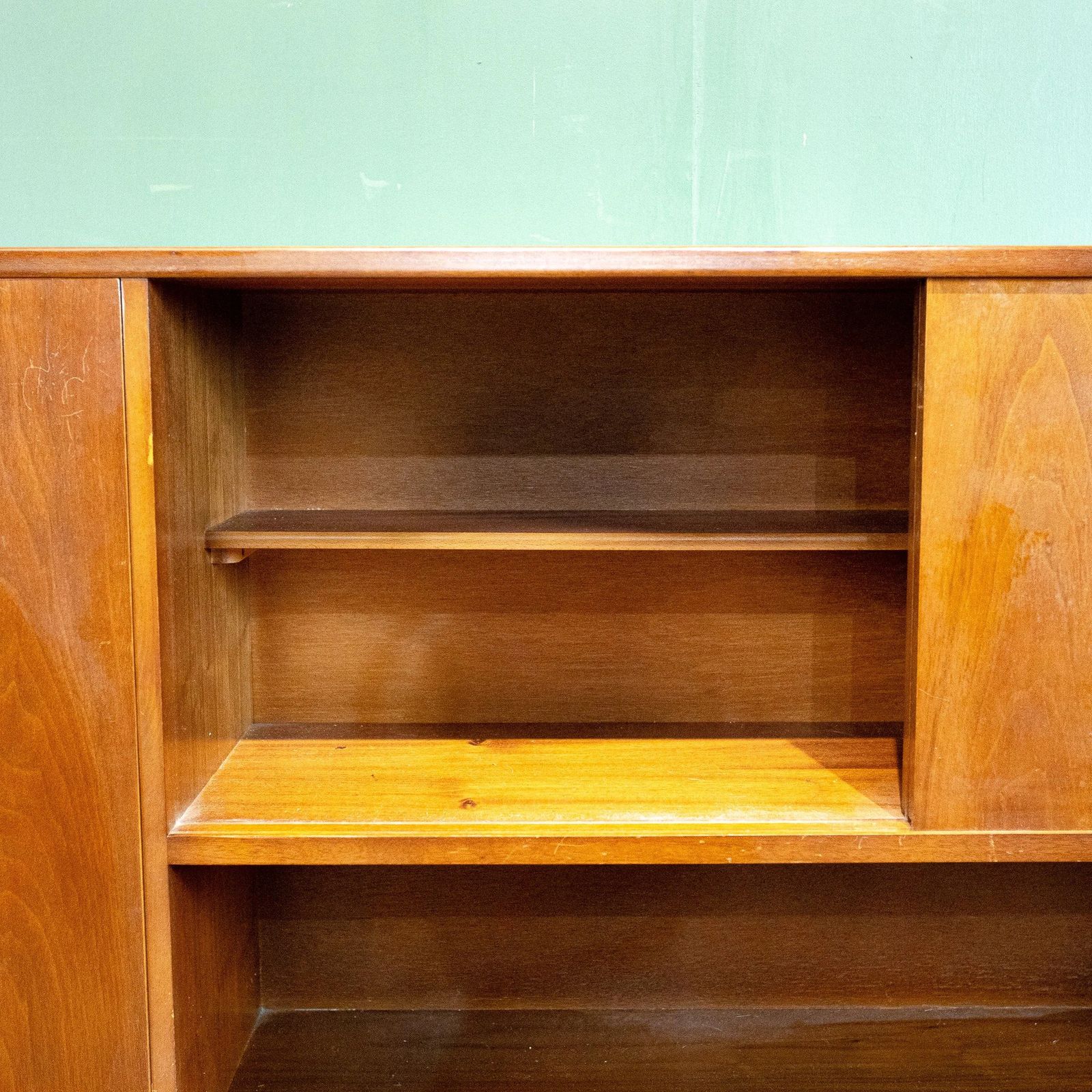 photo vinterior Jentique Teak Mid Century Highboard Cocktail Cabinet
