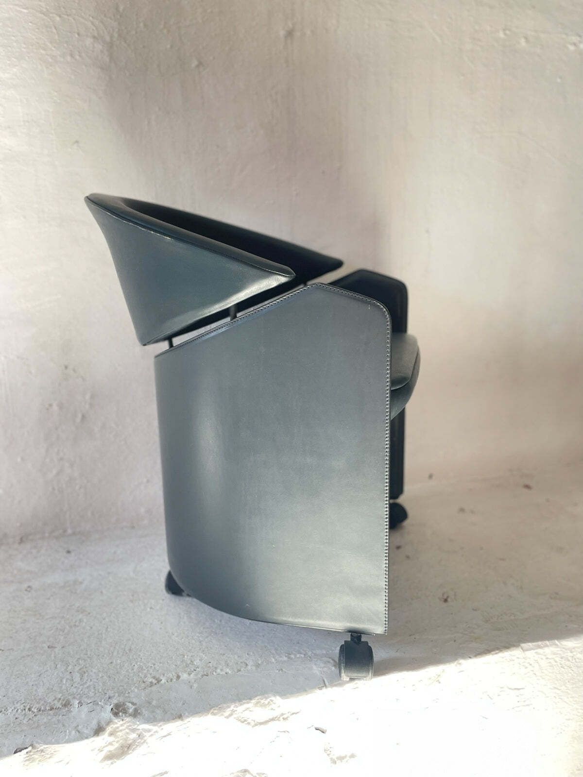 Italiaanse Leren Fauteuil Op Wieltjes Van Matteo Grassi, Jaren 1990 photo for sale