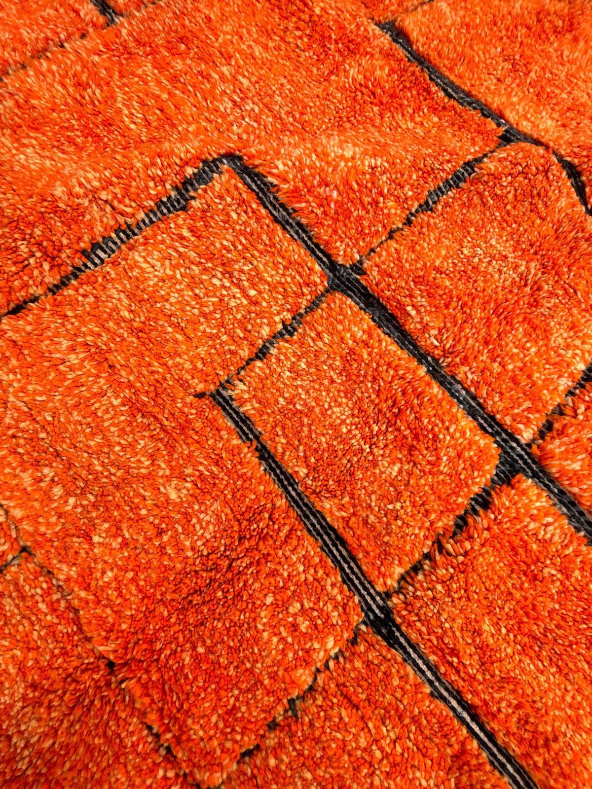 photo for sale Oranje Marokkaans Wollen Vloerkleed 260x350 Cm – Handgemaakt Geometrisch Kleed – Eigentijds Berber Tapijt – Wollen Vloerkleed Op Maat – Marokkaans Beni Ourain Kleed