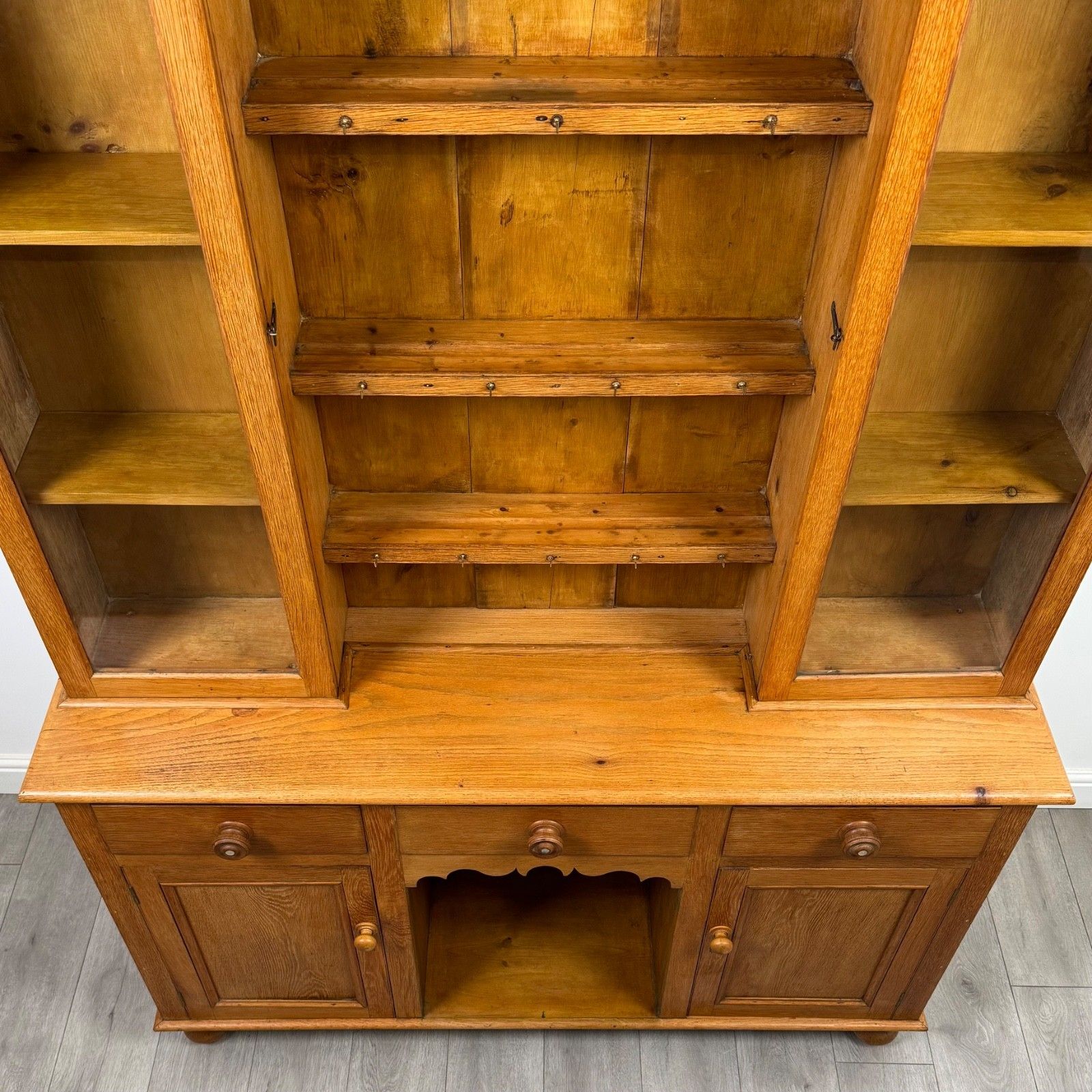 photo for sale Antique 19th Century Fine Quality Welsh Dresser In Light Oak ( Af 5232 )