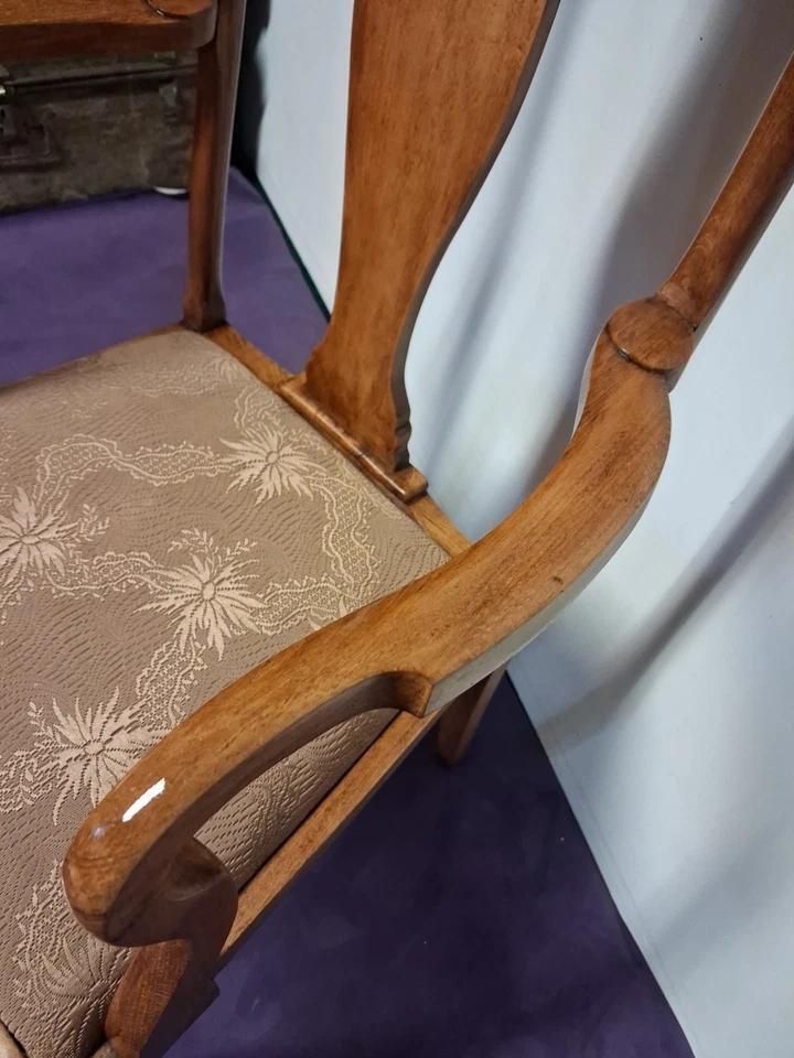 Antique Chair In Queen Ann Style With Cabriole Legs A Elegant Piece photo 145.0