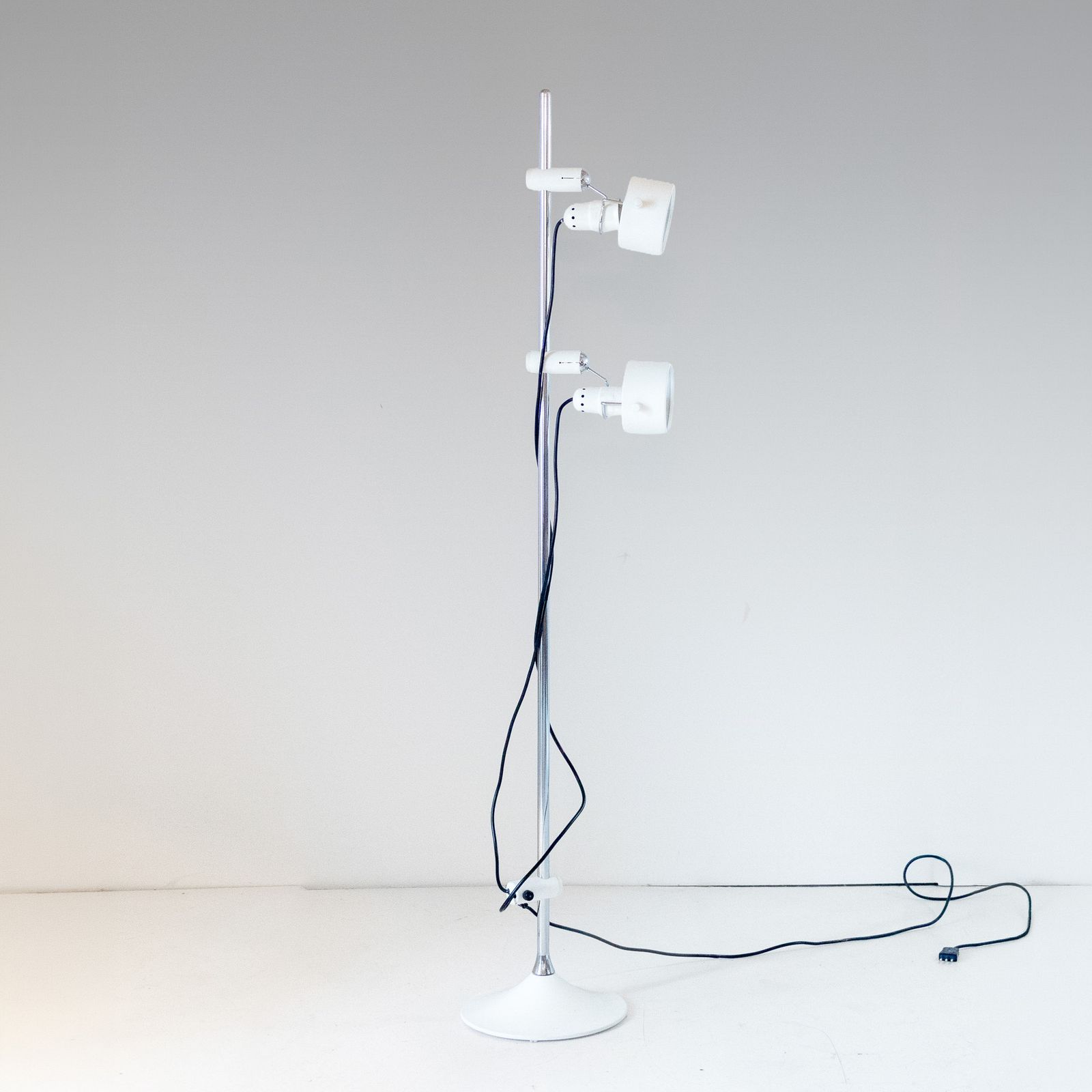 Mid Century Modern White Metal Floor Lamp By Elio Martinelli, 1970s photo furniture