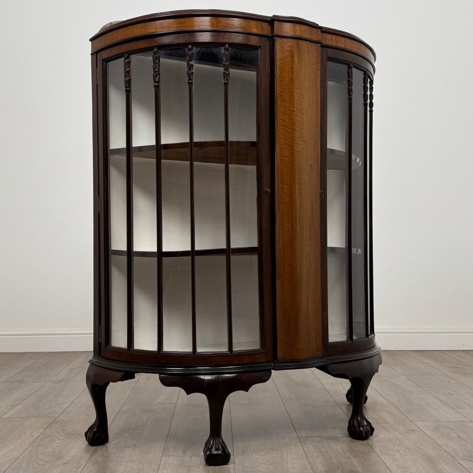 photo furniture Antique 20th Century Bow Front Display Cabinet In Mahogany ( Af 5247 )