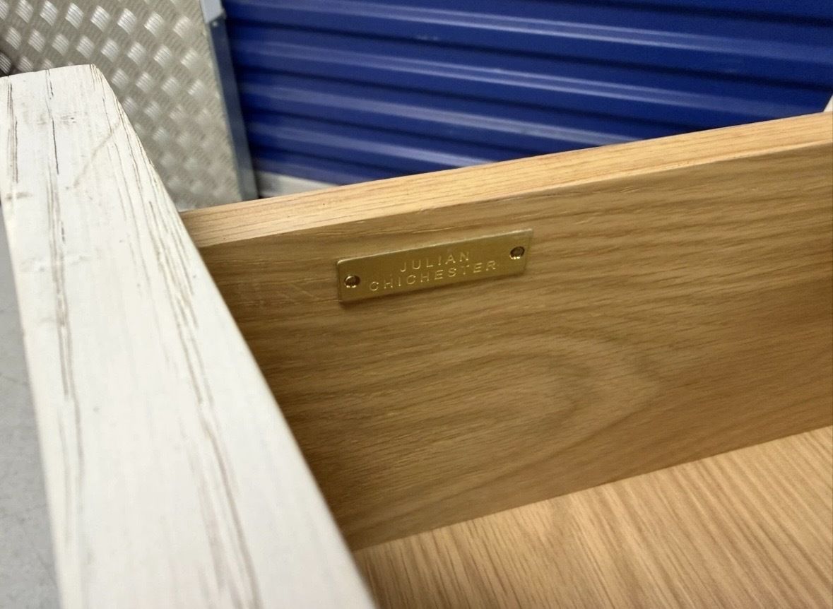 photo furniture Julian Chichester Large Curved Desk