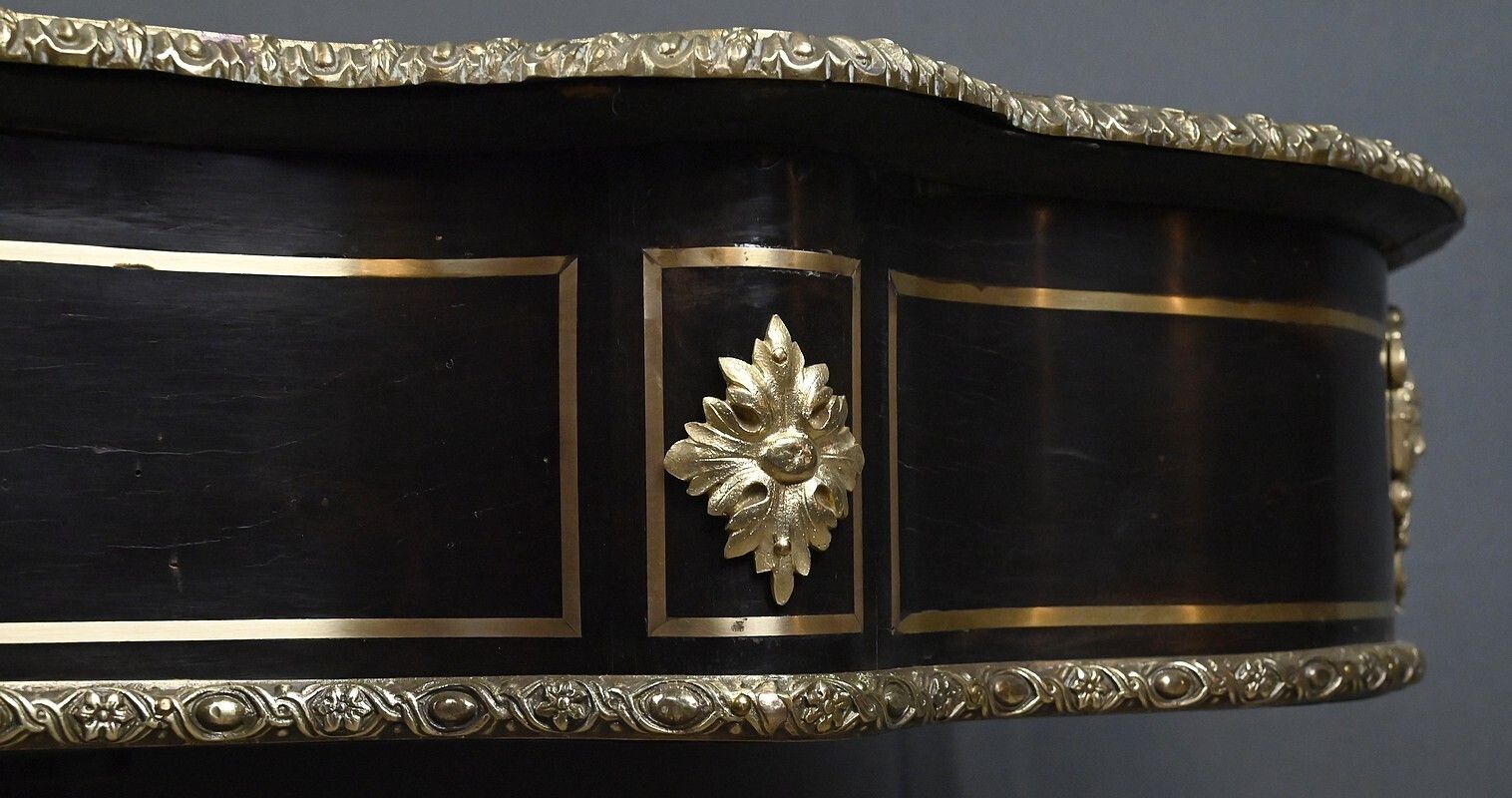 photo for sale Violin Shaped Table In Boulle Marquetry, Napoleon III Period – Mid 19th Century