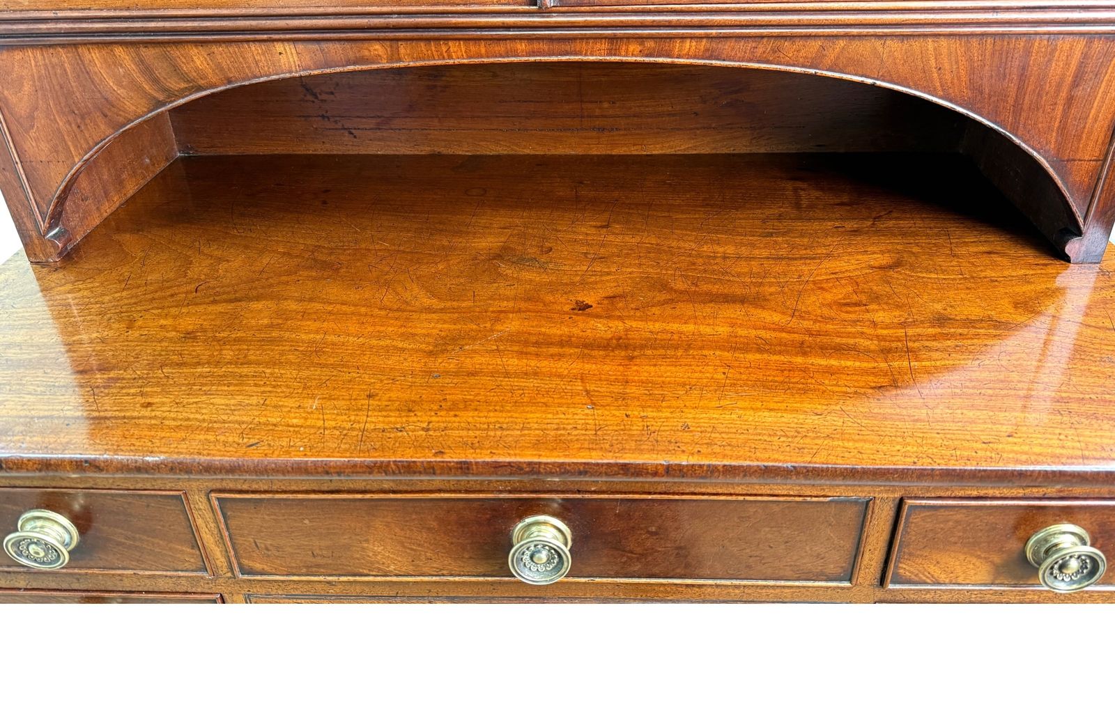 photo vinterior Unusual 18th Century Georgian Mahogany Display Cabinet (England, Circa 1790)