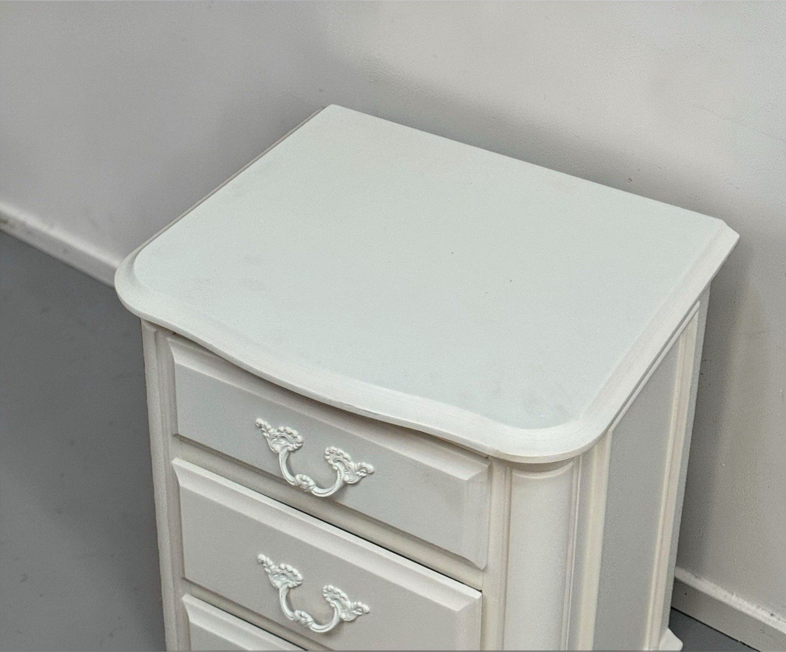 Pair Of Laura Ashley Provençale Dove Grey Bedside Chest Of Drawers Rococo Style photo vinterior