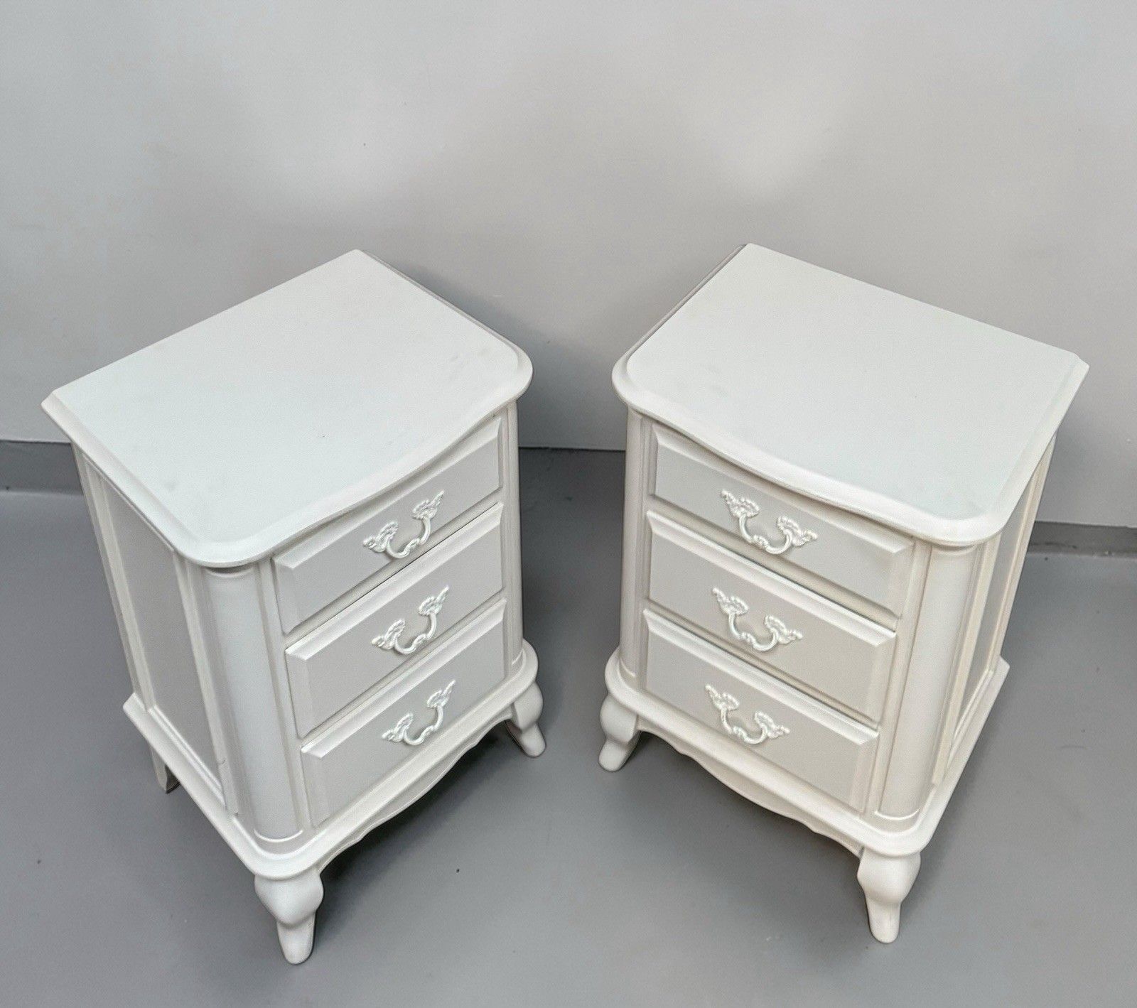 photo vintage Pair Of Laura Ashley Provençale Dove Grey Bedside Chest Of Drawers Rococo Style
