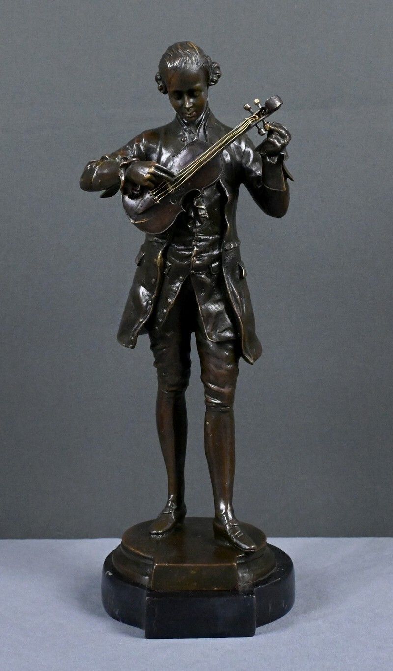 Bronze Sculpture "Mozart Tuning His Violin" – 20th Century photo 1110.0